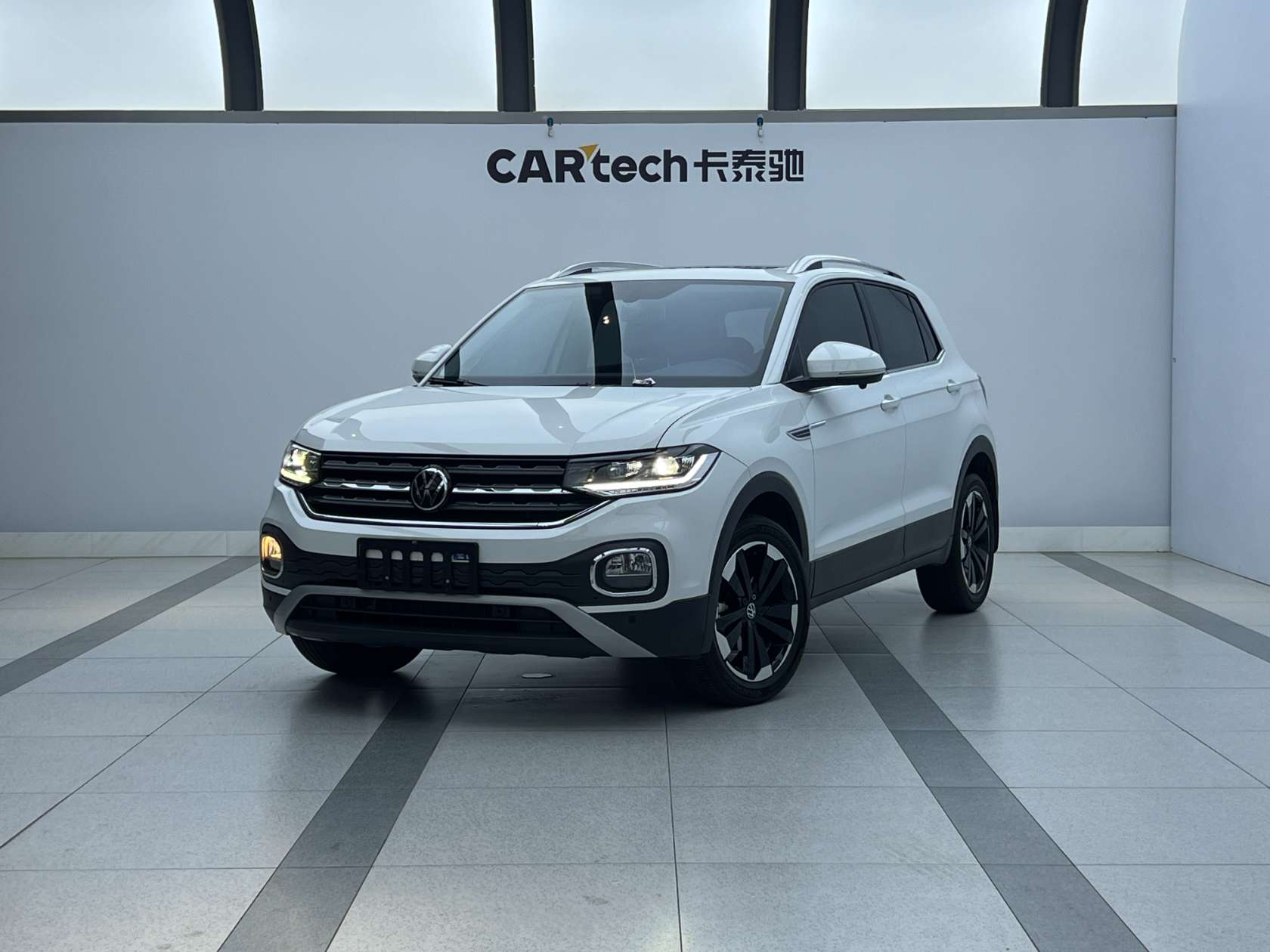 Volkswagen T‑Cross 2021 200TSI DSG Smart Connect Edition