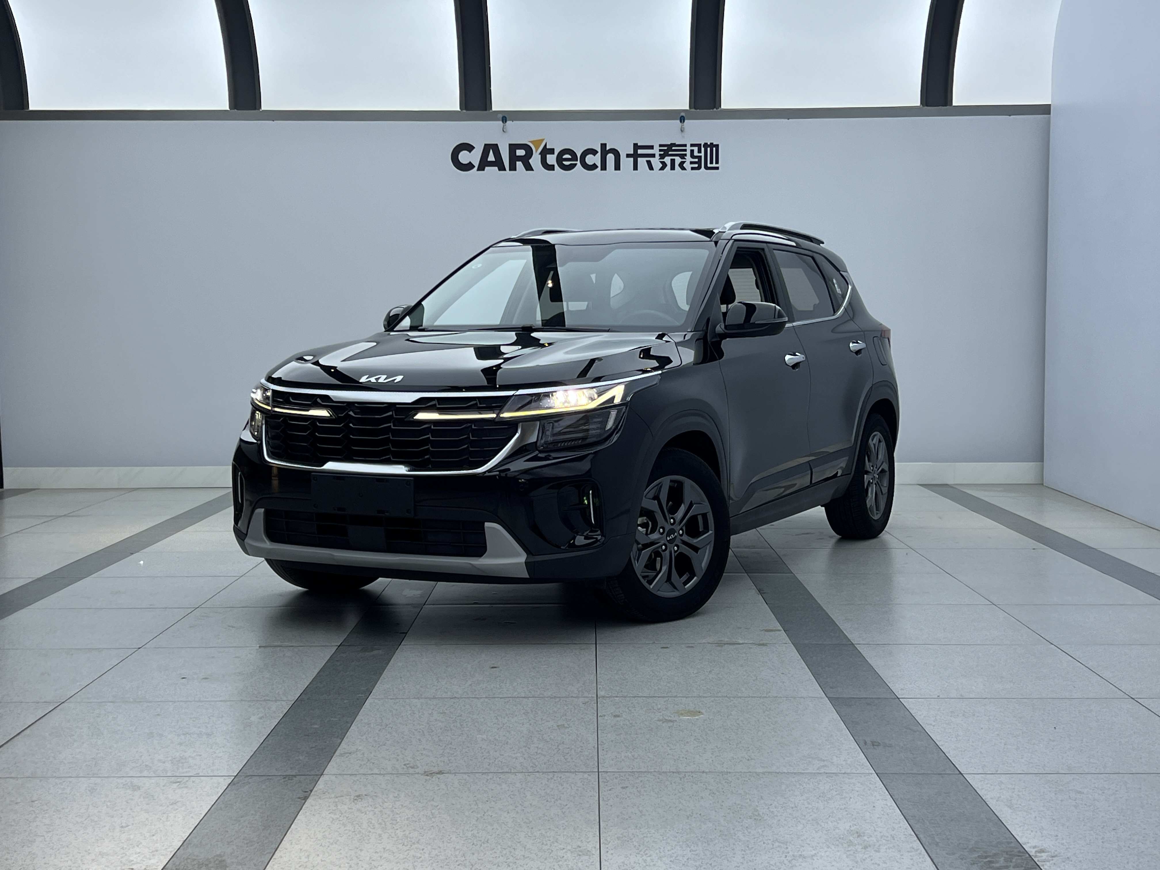 Kia Seltos 2023 1.5L CVT (Continuously Variable Transmission) Luxury trim.