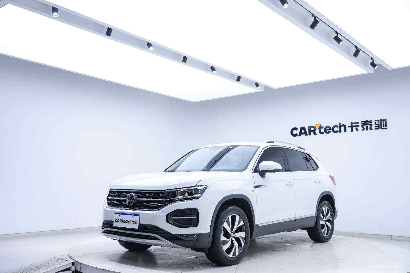 Volkswagen Tayron 2022 версия 280TSI, передний привод, люксовая интеллектуальная комплектация
