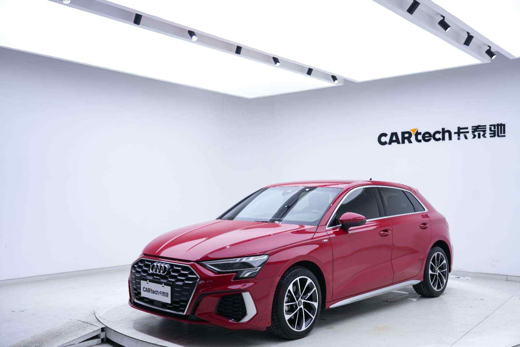Audi A3 2022 года выпуска Sportback 35 TFSI Начальная спортивная версия